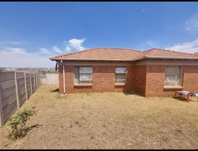 3 BEDROOM HOUSE FOR SALE IN THATCH HILL ESTATE